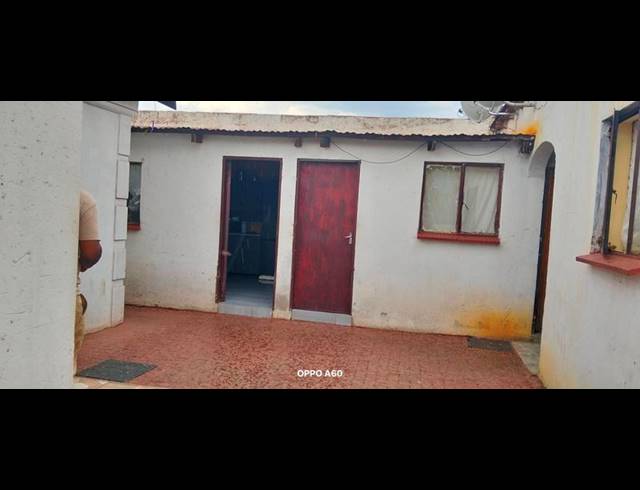 2 BEDROOM HOUSE FOR SALE IN PHOLA PARK EXT 1